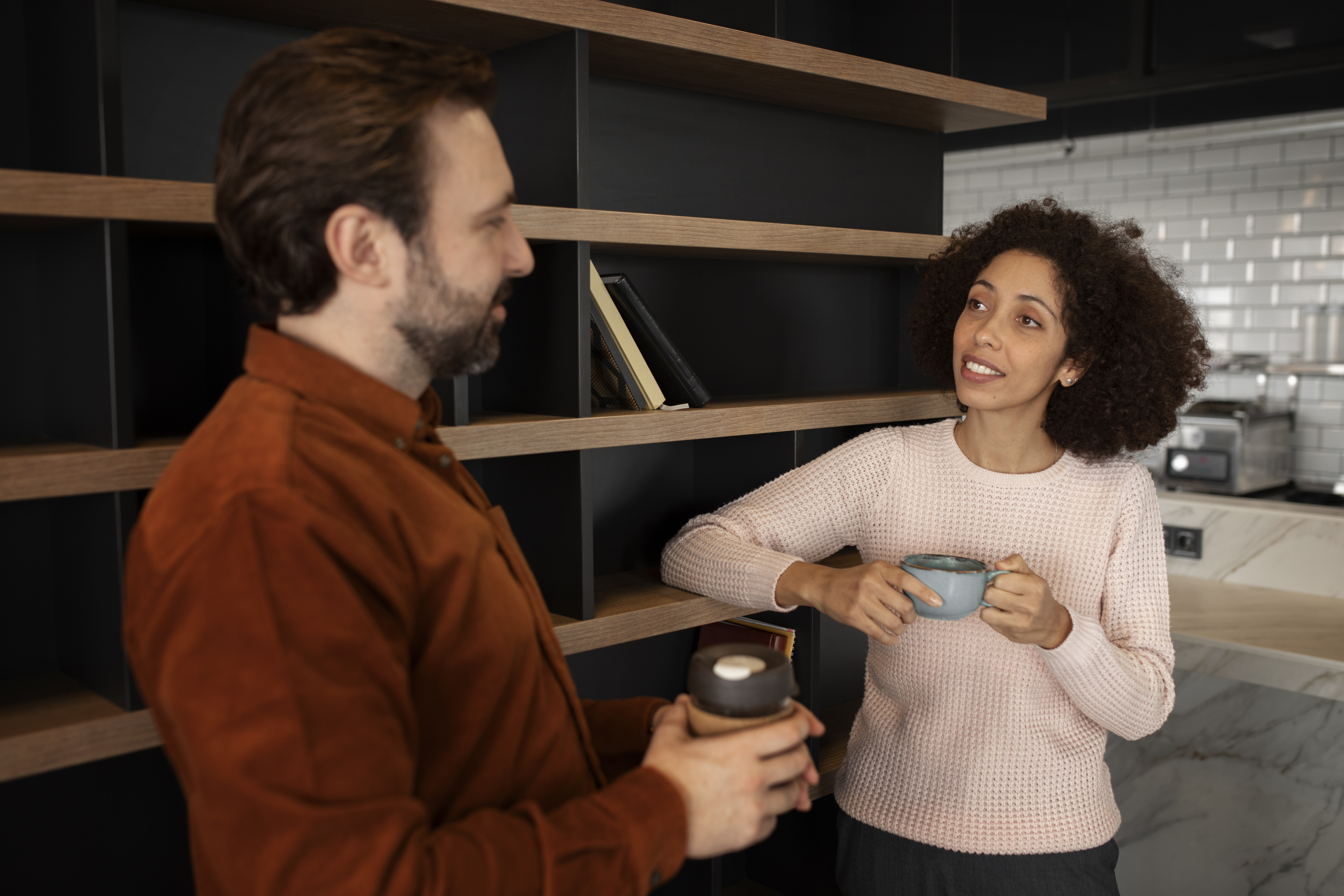 Teamübergreifende Zusammenarbeit: Wie Bürointeraktionen Innovation fördern